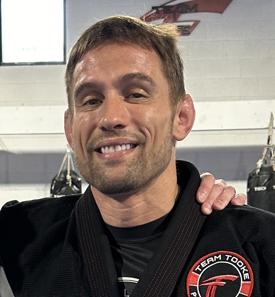 Travis Tooke headshot